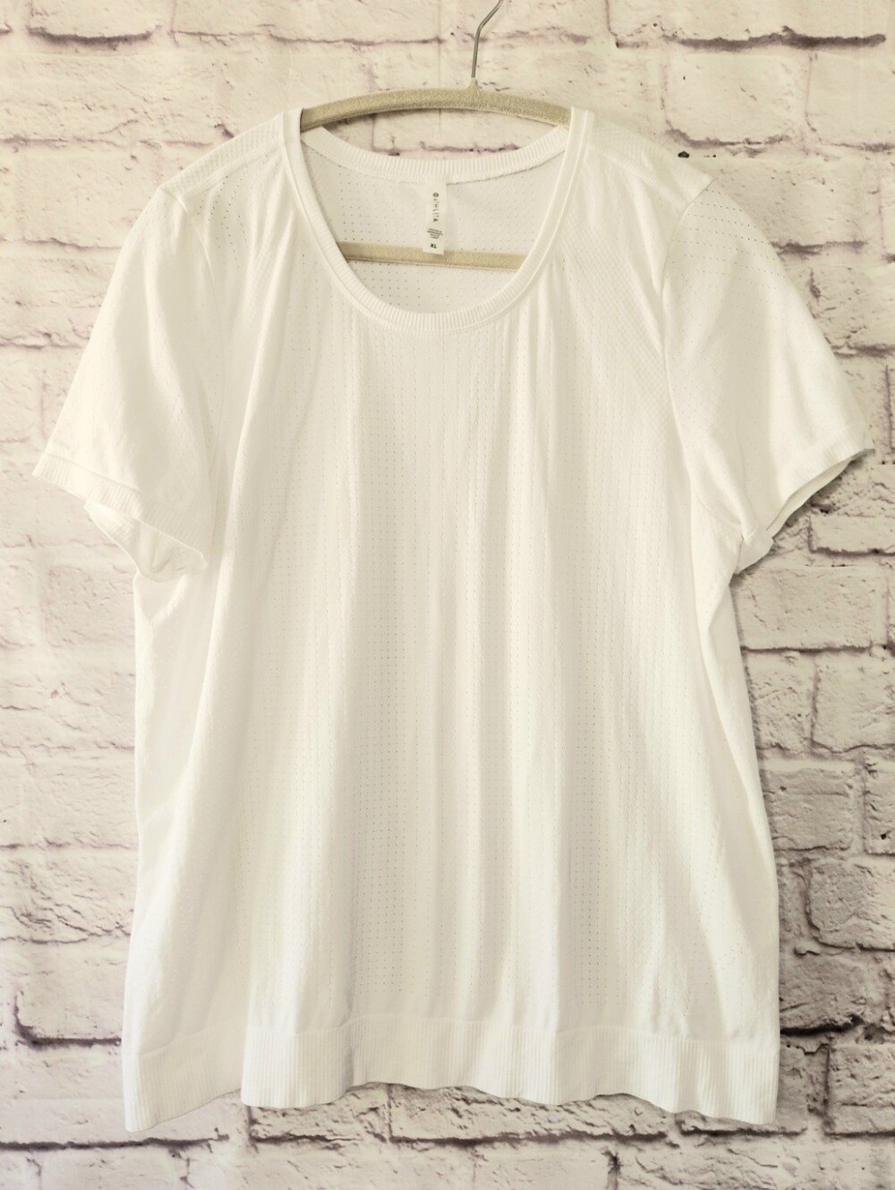 Athleta In Motion Seamless Tee in bright white Women XL workout Yoga Running Gym